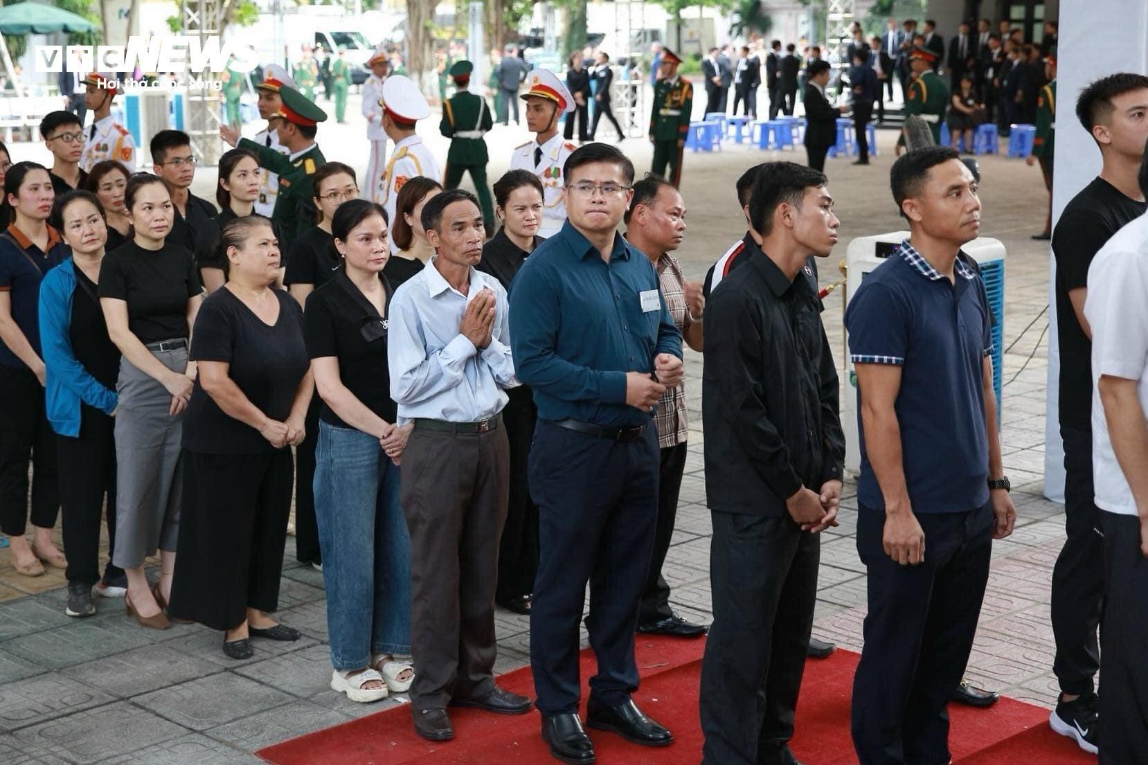 Dòng người nối dài hơn 1km vào viếng Tổng Bí thư Nguyễn Phú Trọng- Ảnh 25.