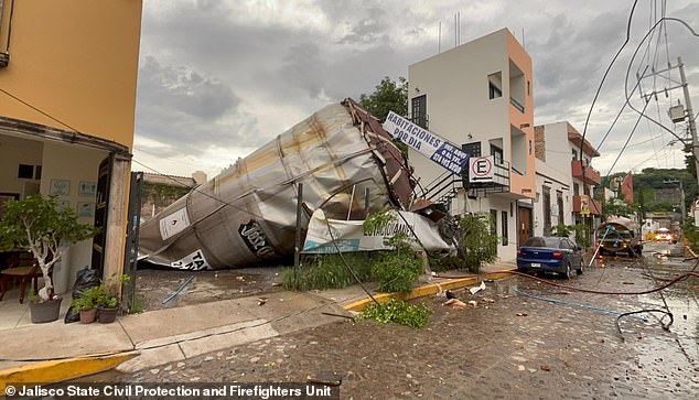 Mexico: Người dân sợ hãi khi nghe thấy tiếng nổ kinh hoàng, theo sau là quả cầu lửa khổng lồ xuất hiện- Ảnh 2.