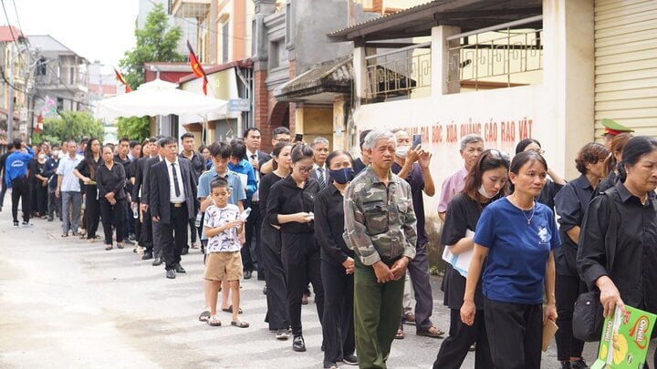 Dòng người nối dài hơn 1km vào viếng Tổng Bí thư Nguyễn Phú Trọng- Ảnh 56.