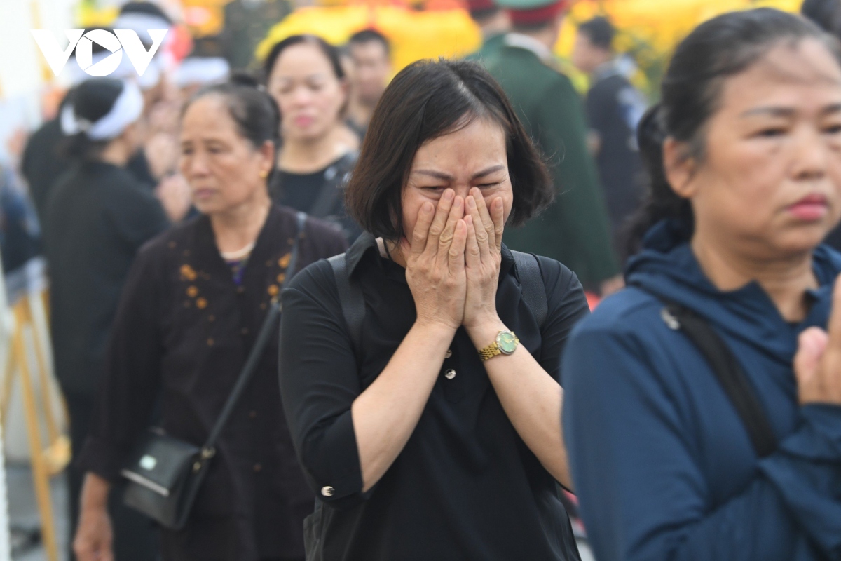 Người dân không kìm được xúc động, bật khóc trong lễ viếng Tổng Bí thư Nguyễn Phú Trọng- Ảnh 5.