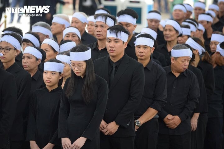 Dòng người nối dài hơn 1km vào viếng Tổng Bí thư Nguyễn Phú Trọng- Ảnh 94.