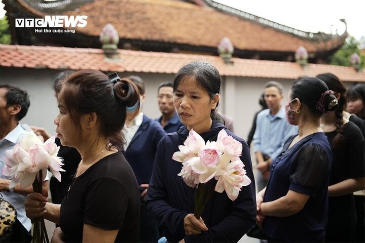 Bạn thơ ấu đẫm lệ đến tiễn biệt Tổng Bí thư Nguyễn Phú Trọng ở làng Lại Đà- Ảnh 5.