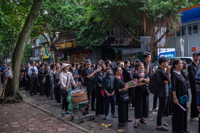 Tài xế xe ôm ở Hà Nội chở người dân miễn phí tới nơi viếng Tổng Bí thư Nguyễn Phú Trọng: Nhiều người ở tỉnh xa không biết đường- Ảnh 3.