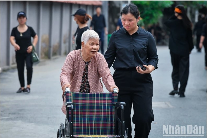 Những hình ảnh xúc động thể hiện niềm tiếc thương vô hạn Tổng Bí thư Nguyễn Phú Trọng- Ảnh 9.