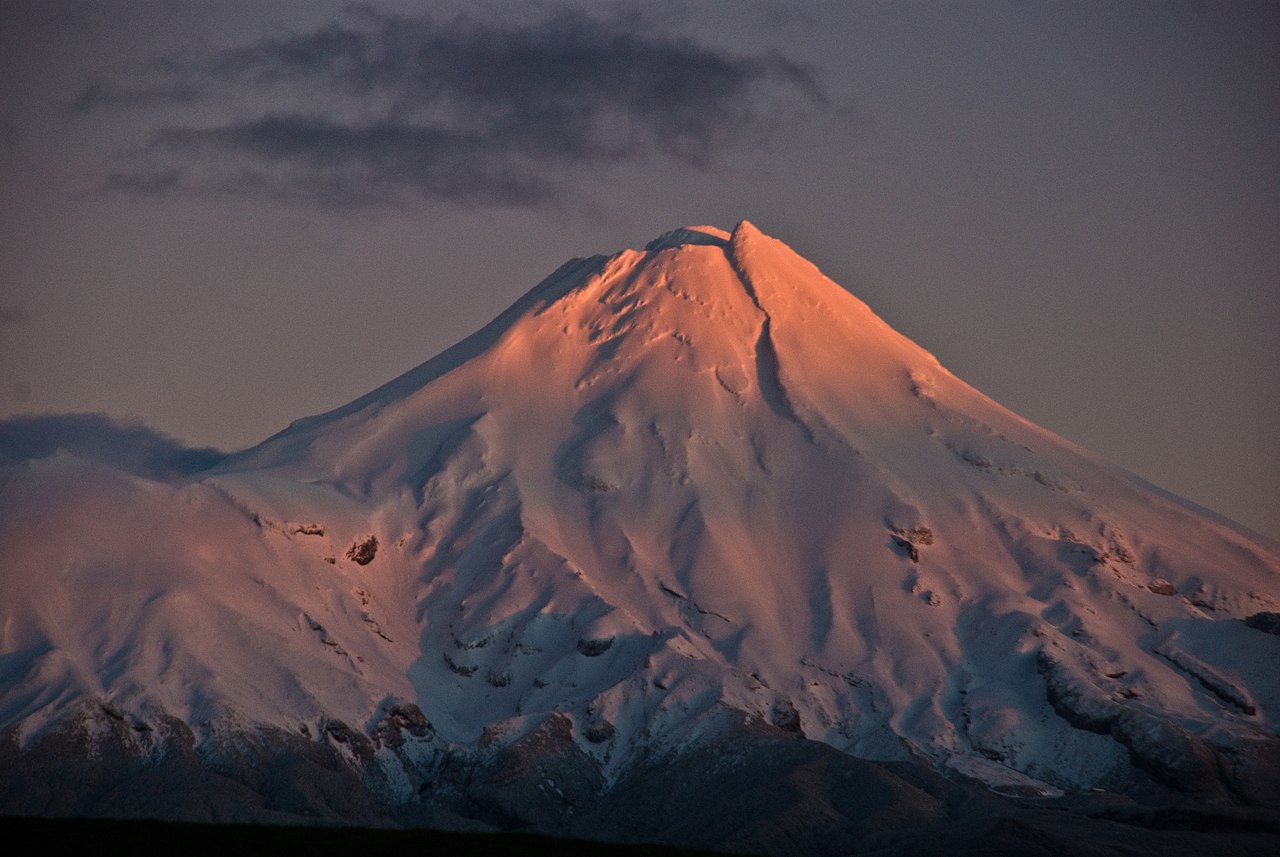 Tại sao núi Taranaki ở New Zealand lại có ranh giới gần như hình tròn hoàn hảo, giống như được tạo ra bởi con người?- Ảnh 5.