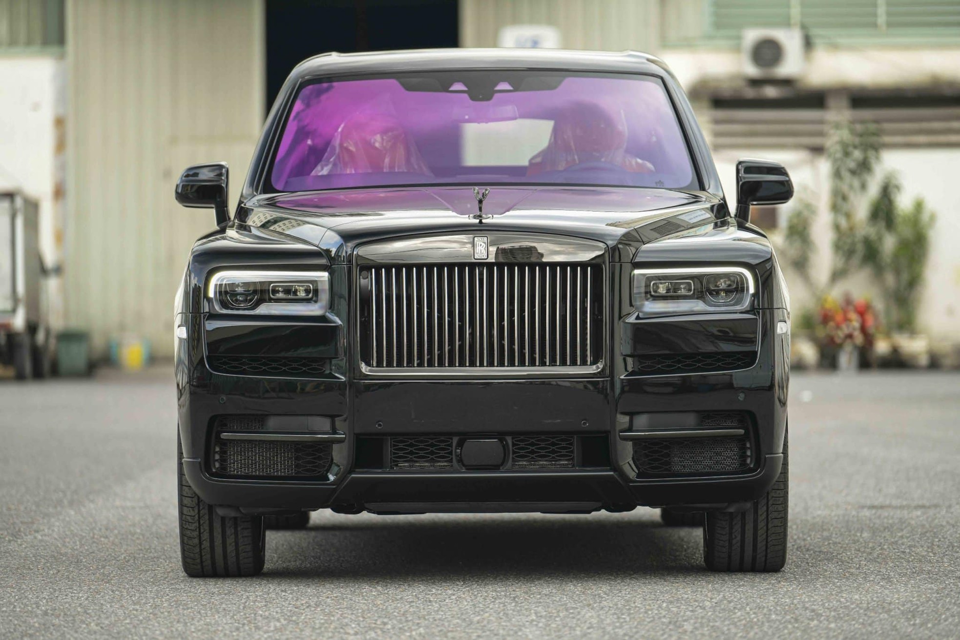 Cận cảnh Rolls-Royce Cullinan Black Badge 2024 vừa về Việt Nam- Ảnh 2.