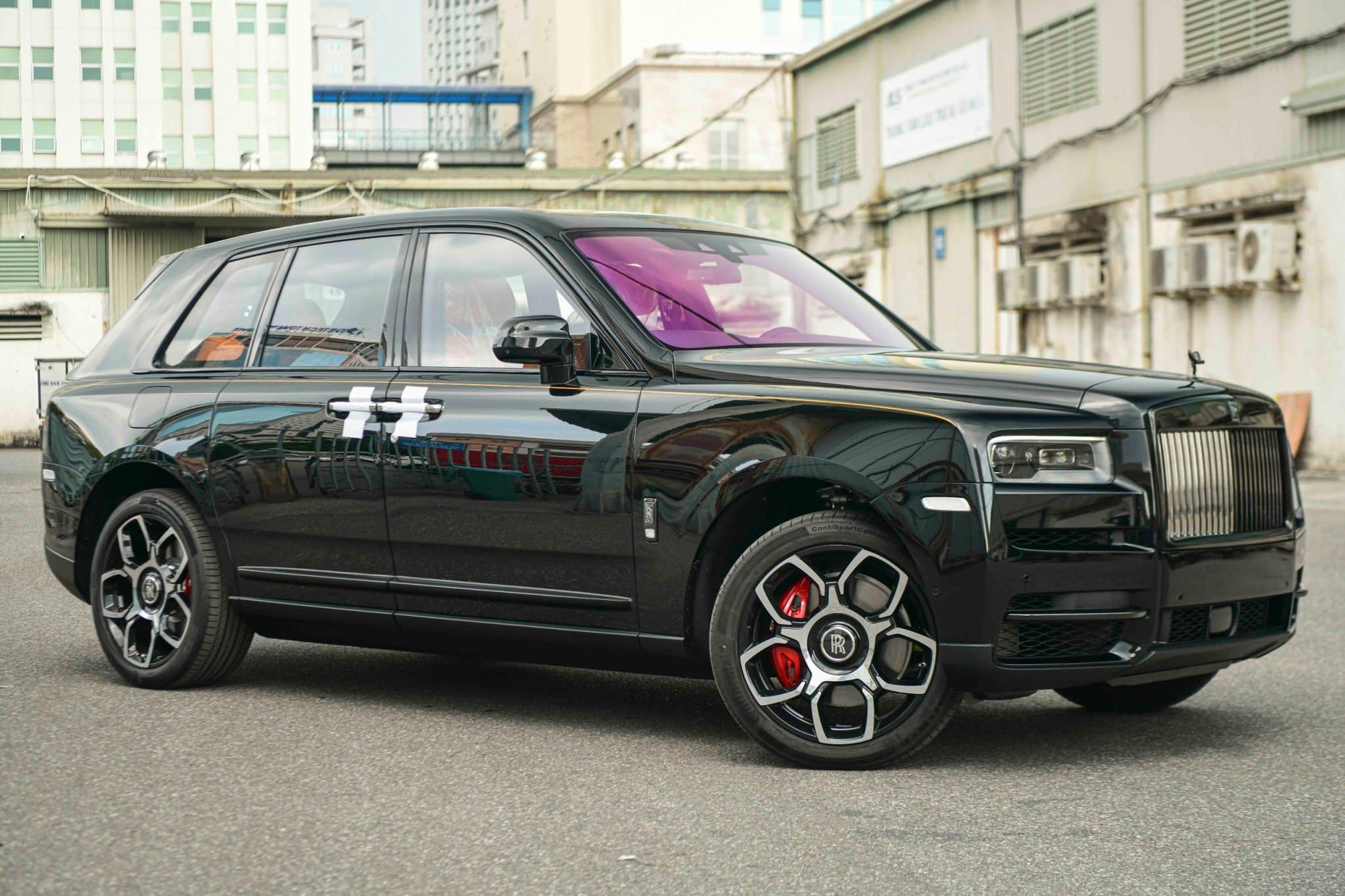 Cận cảnh Rolls-Royce Cullinan Black Badge 2024 vừa về Việt Nam- Ảnh 5.