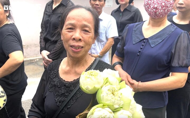 Bạn thơ ấu đẫm lệ đến tiễn biệt Tổng Bí thư Nguyễn Phú Trọng ở làng Lại Đà- Ảnh 2.