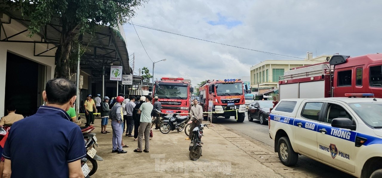 Vụ xe container lao vào nhà dân khiến 3 người tử vong: Hé lộ nguyên nhân ban đầu- Ảnh 15.