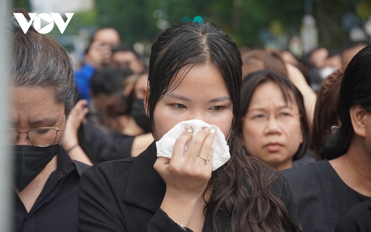 Người dân không kìm được xúc động, bật khóc trong lễ viếng Tổng Bí thư Nguyễn Phú Trọng- Ảnh 12.