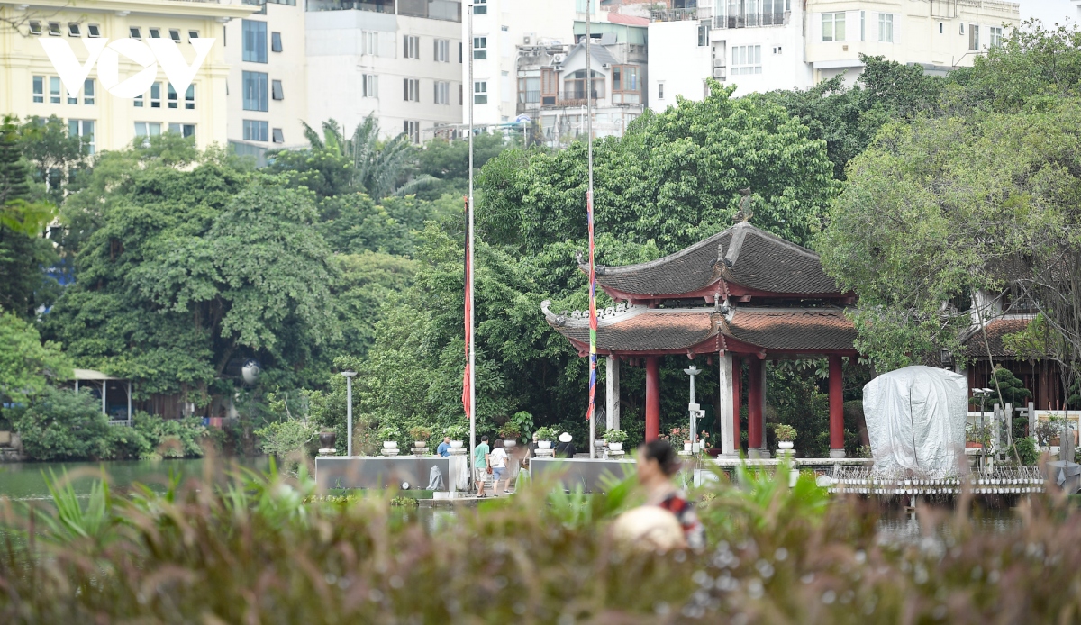 Cơ quan công sở, nhà dân đồng loạt treo cờ rủ Quốc tang Tổng Bí thư Nguyễn Phú Trọng- Ảnh 14.