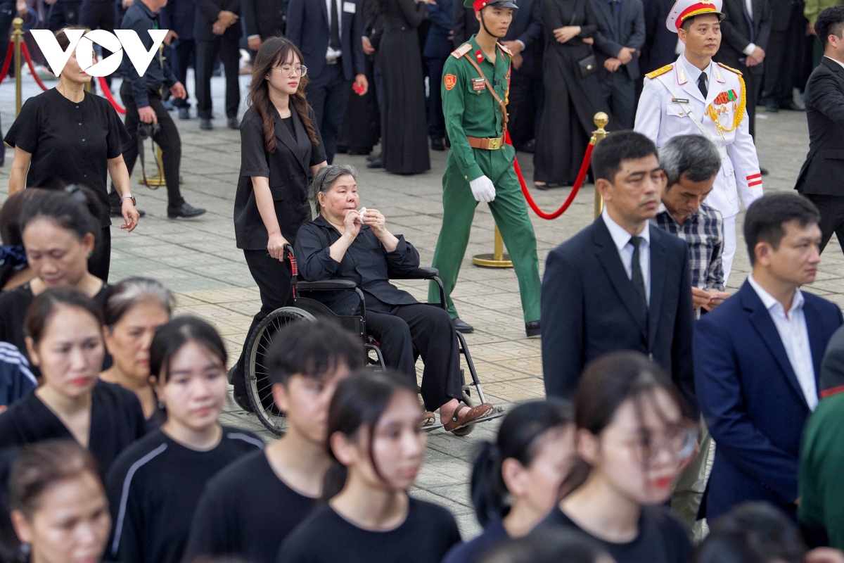 Cô giáo của Tổng Bí thư Nguyễn Phú Trọng đến viếng học trò cũ- Ảnh 1.