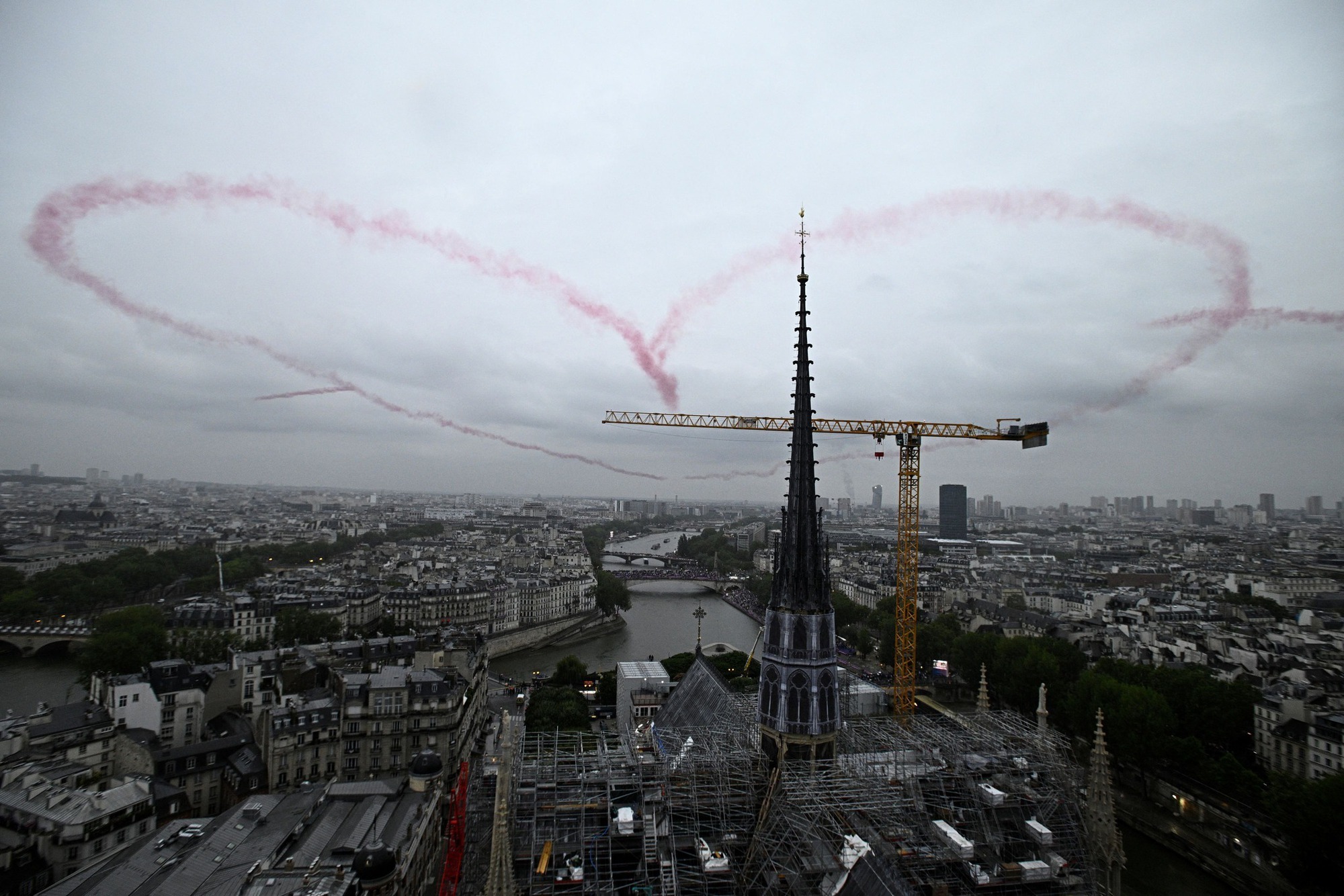 Những khoảnh khắc đáng nhớ tại lễ khai mạc Olympic 2024: Tình yêu tràn ngập Paris và màn trở lại đáng nhớ- Ảnh 5.