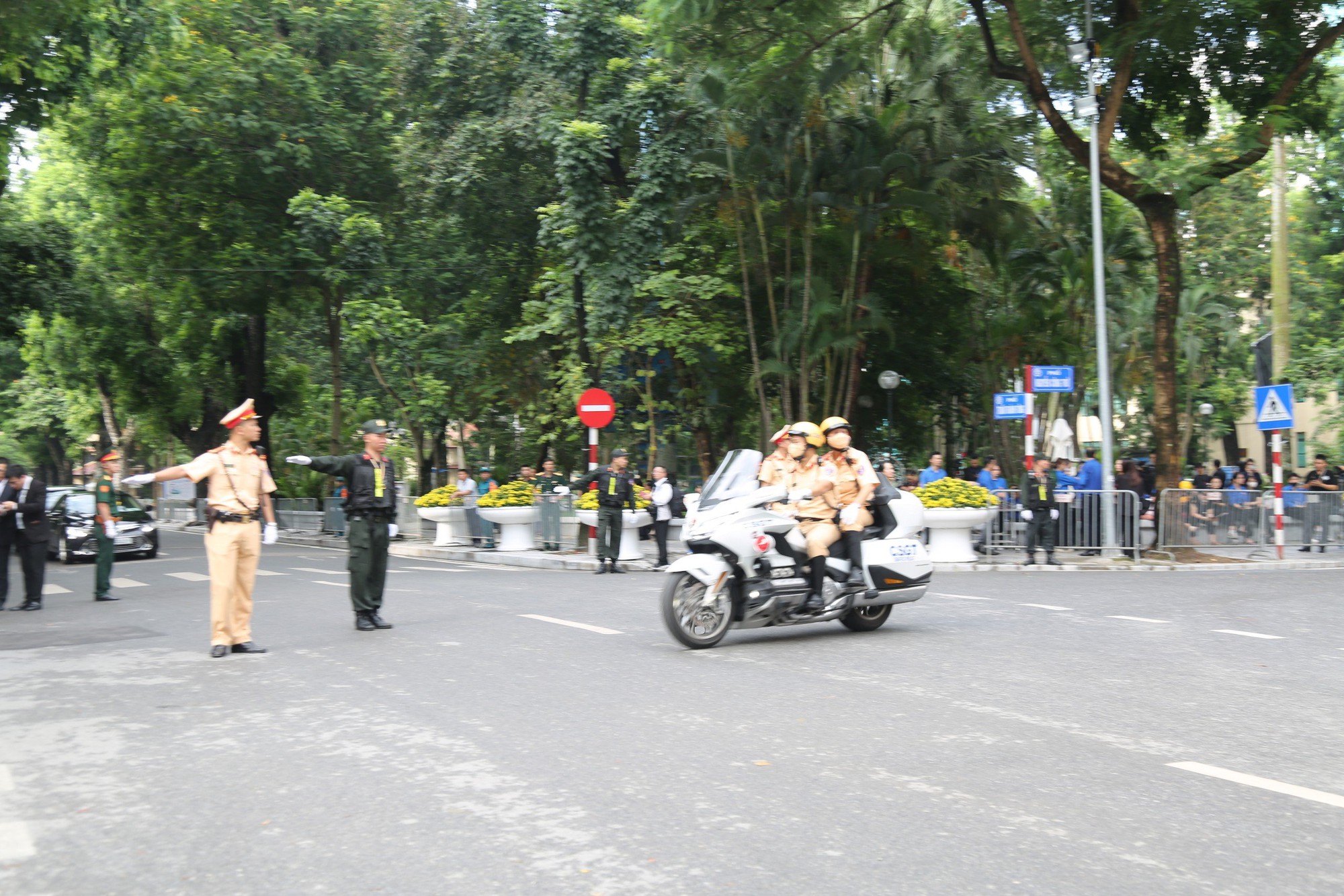 Hà Nội: Bảo đảm trật tự, an toàn giao thông phục vụ Quốc tang Tổng bí thư Nguyễn Phú Trọng- Ảnh 2.