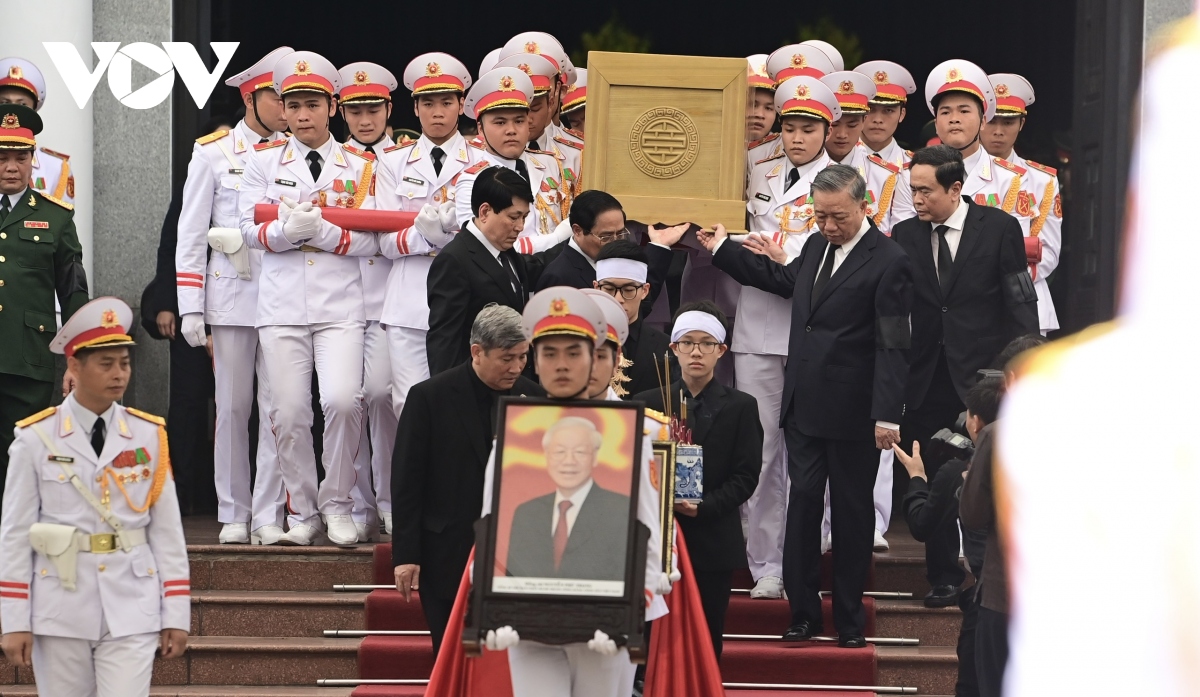 Trực tiếp: Tiễn biệt Tổng Bí thư Nguyễn Phú Trọng về nơi an nghỉ cuối cùng- Ảnh 14.