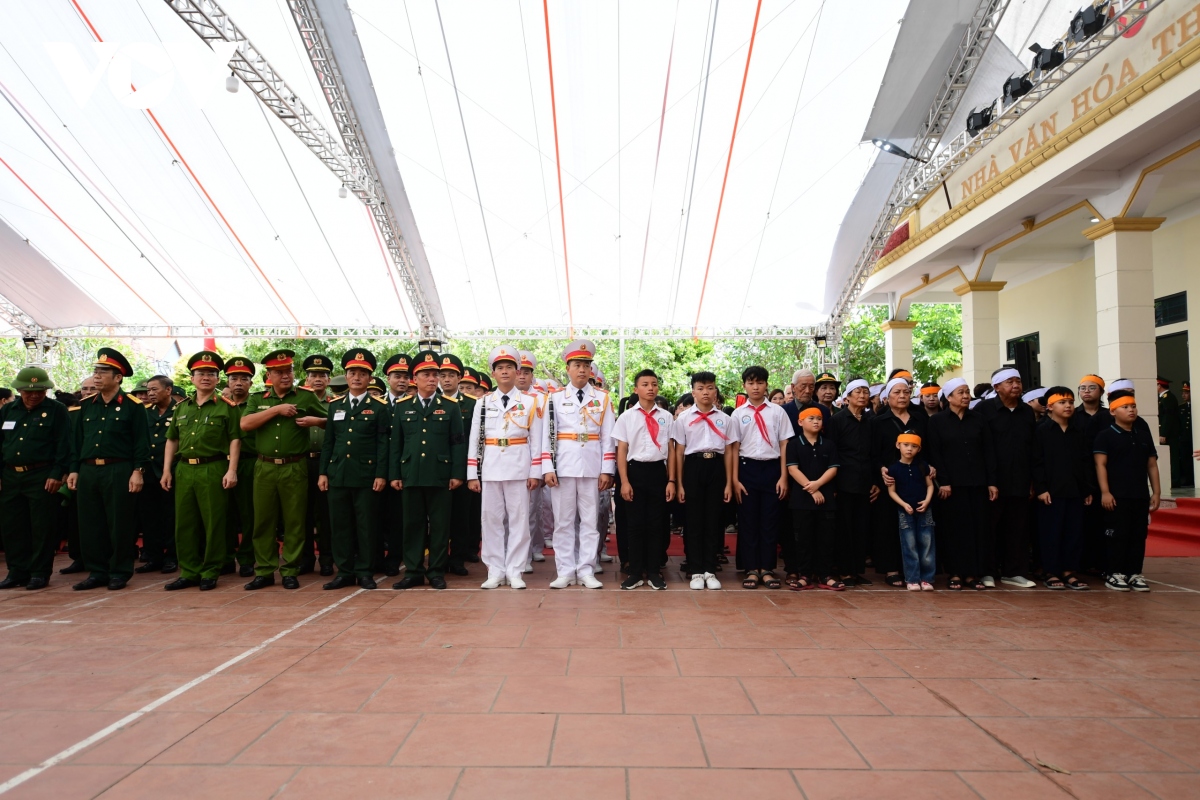 Trực tiếp: Tiễn biệt Tổng Bí thư Nguyễn Phú Trọng về nơi an nghỉ cuối cùng- Ảnh 35.