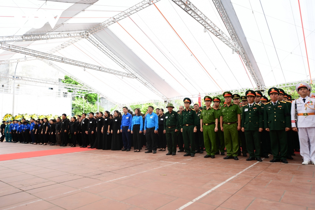 Trực tiếp: Tiễn biệt Tổng Bí thư Nguyễn Phú Trọng về nơi an nghỉ cuối cùng- Ảnh 36.