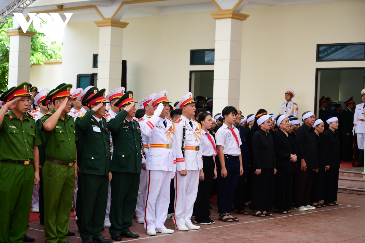 Trực tiếp: Tiễn biệt Tổng Bí thư Nguyễn Phú Trọng về nơi an nghỉ cuối cùng- Ảnh 21.