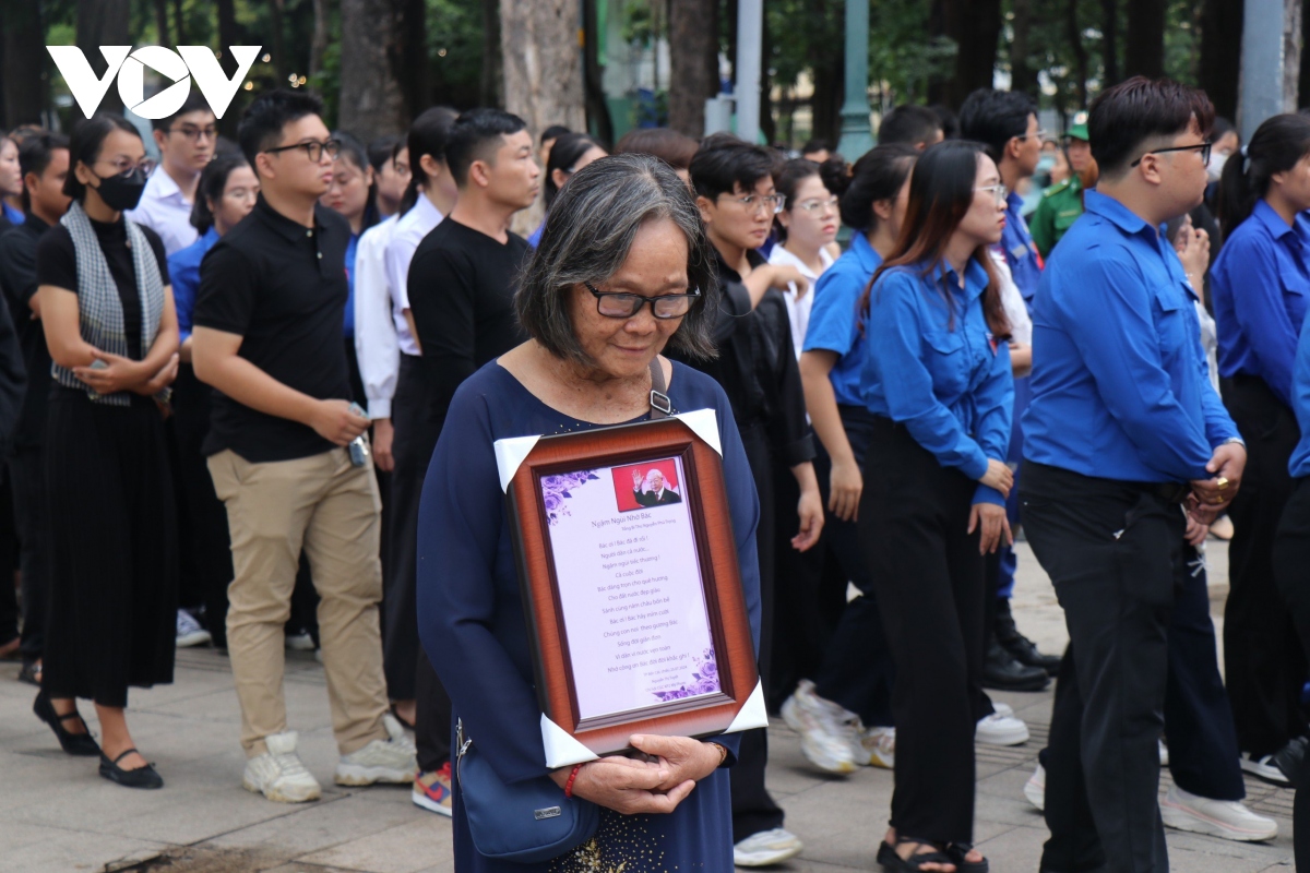 Người dân nghẹn lòng tiếc thương Tổng Bí thư Nguyễn Phú Trọng- Ảnh 21.