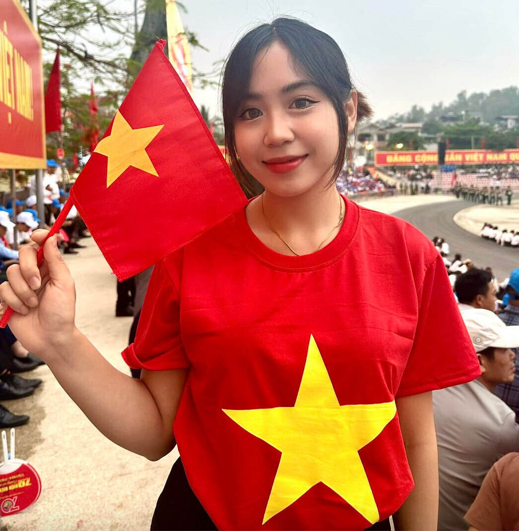 Cô gái Lào vượt hàng trăm cây số lên Hà Nội viếng Tổng Bí thư Nguyễn Phú Trọng: "Chúng ta là người thân, là hai đất nước anh em"- Ảnh 3.