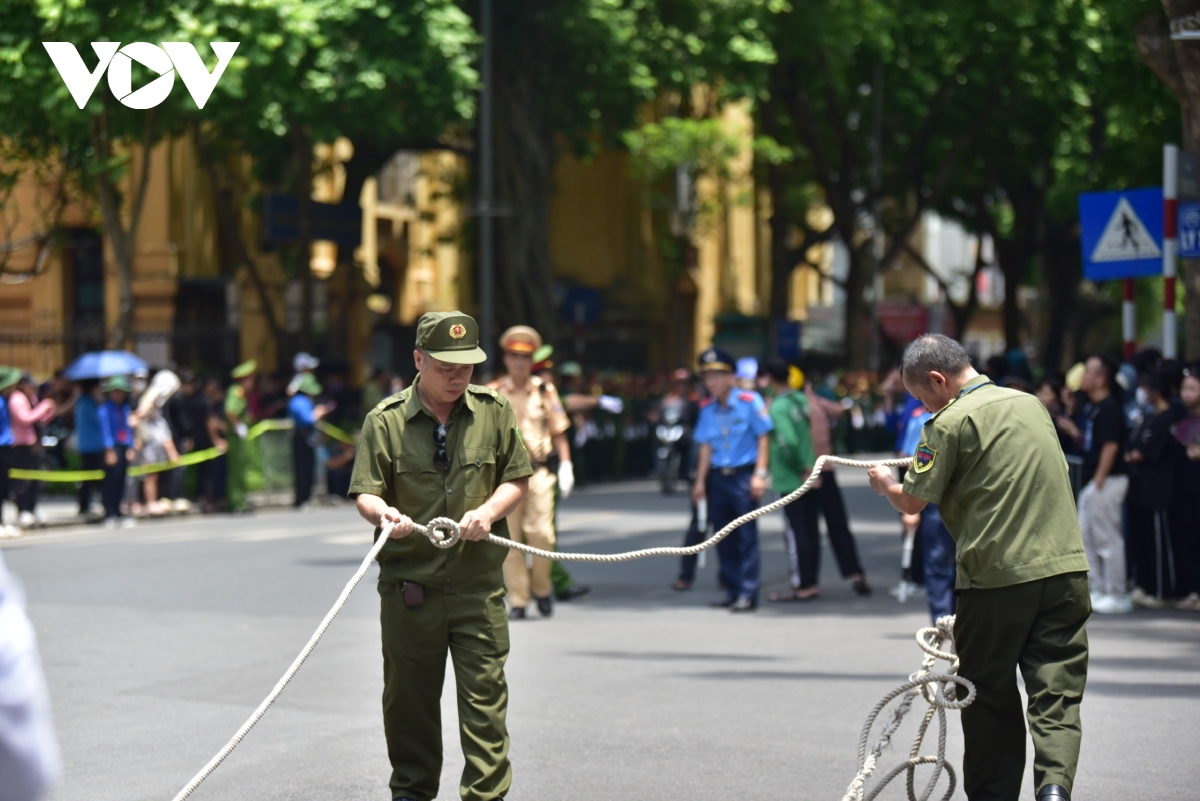 Trực tiếp: Tiễn biệt Tổng Bí thư Nguyễn Phú Trọng về nơi an nghỉ cuối cùng- Ảnh 28.