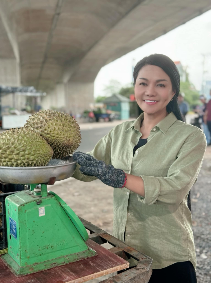 Nữ nghệ sĩ cải lương đình đám bán sầu riêng, vừa cất giọng đã làm cõi mạng dậy sóng- Ảnh 6.