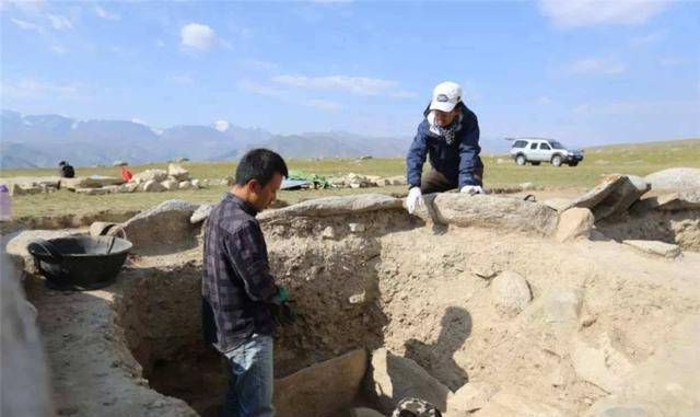 Lão nông tiết lộ 'Mảnh ruộng nhà tôi cỏ không mọc nổi', đội khảo cổ đến nơi tìm ra bí mật về Lữ Bố- Ảnh 3.