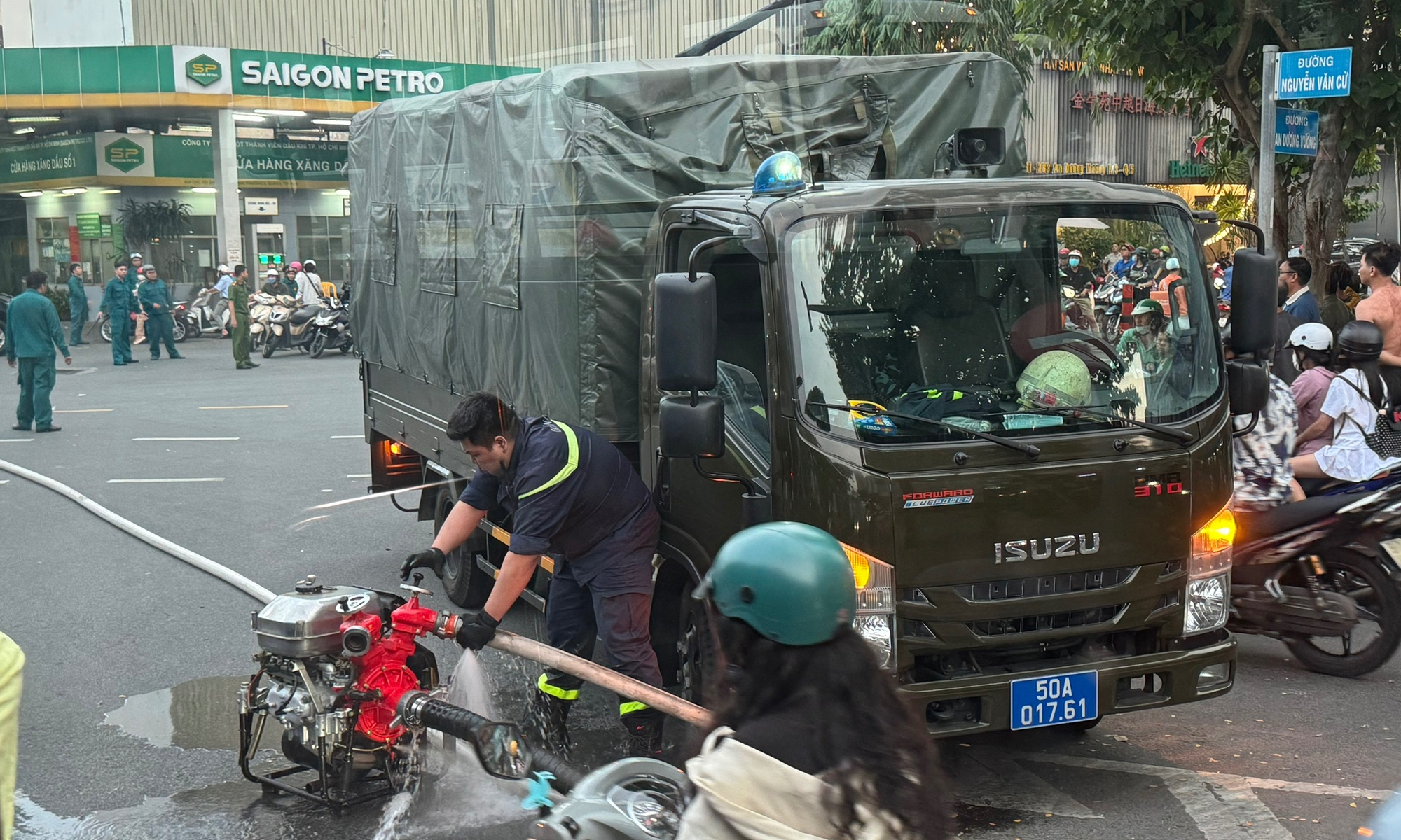 Cháy nhà hàng ở quận 5 - TP HCM- Ảnh 1.