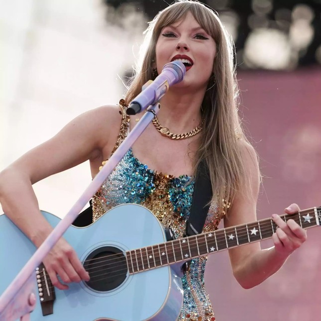 40.000 khán giả phủ kín ngọn đồi, 'xem chùa' Taylor Swift diễn- Ảnh 1.