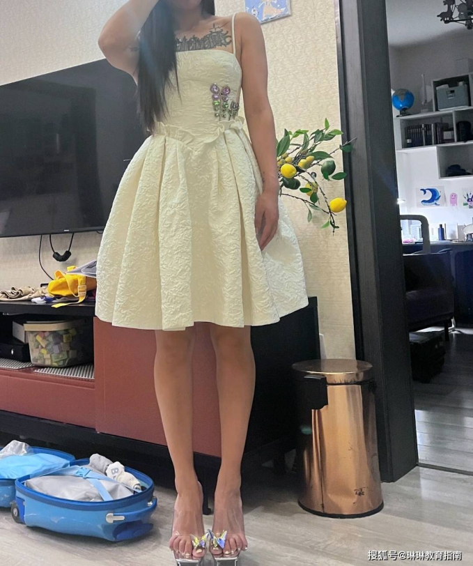 Nhờ netizen chọn outfit dự lễ tốt nghiệp của con, người mẹ nhận về nguyên rổ "gạch đá": Chị muốn con xấu hổ à?- Ảnh 3.