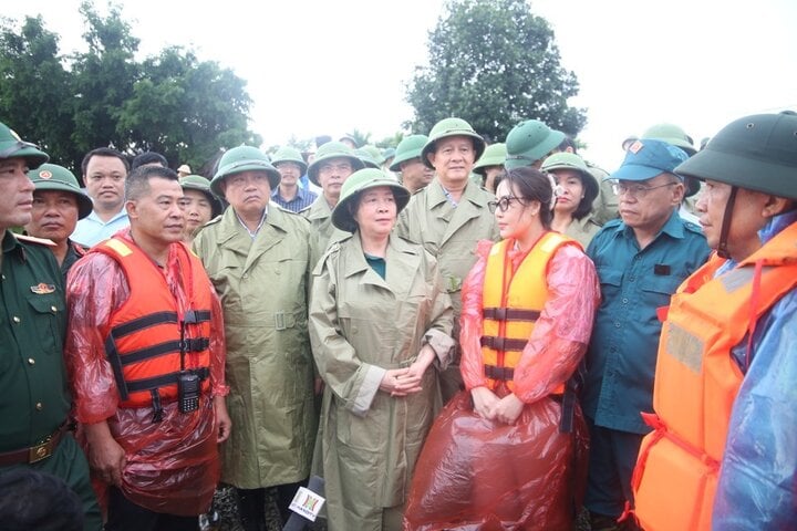 Bí thư Hà Nội yêu cầu tính toán sơ tán hơn 1.000 hộ dân trong vùng lũ- Ảnh 1.