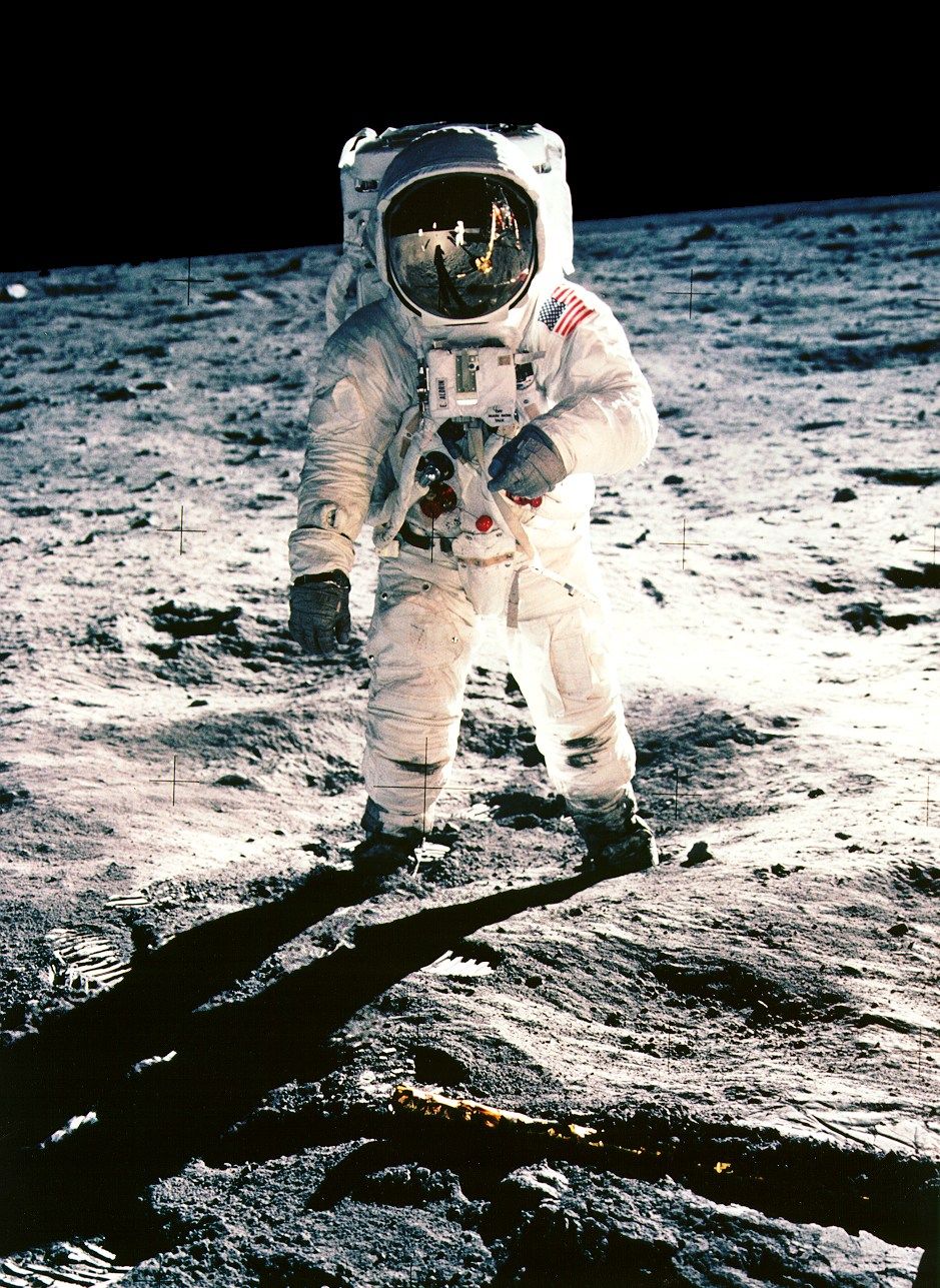 Người đàn ông thứ 2 đặt chân lên Mặt trăng sau khi trở về Trái đất liền bị trầm cảm và rơi vào bi kịch: Chuyện gì đã xảy ra?- Ảnh 1.