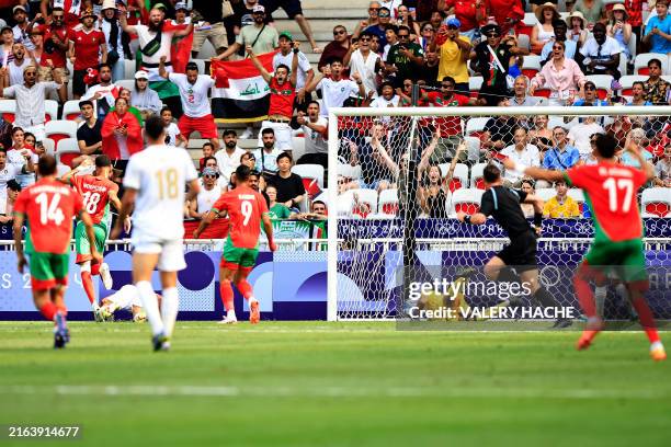 Argentina vào tứ kết nhờ siêu phẩm, đội từng hạ tuyển Việt Nam bị loại vì thảm bại- Ảnh 3.