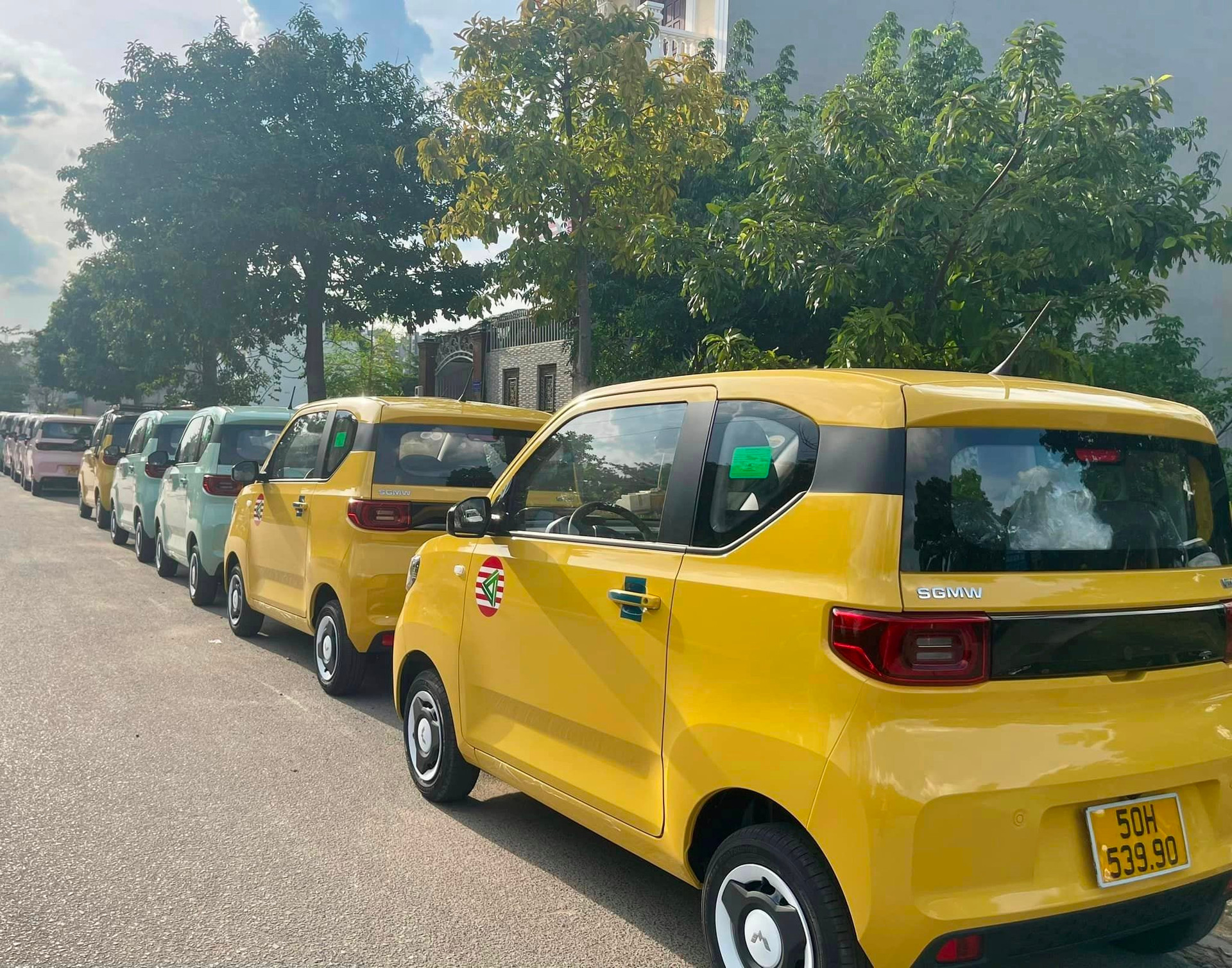 Hãng taxi điện bắt tay cùng VinFast và TMT Motors tung ảnh ra quân: Giá cước quy đổi thấp nhất từ  5.200 đồng/km, có thêm dịch vụ 0 đồng cho khách hàng- Ảnh 8.