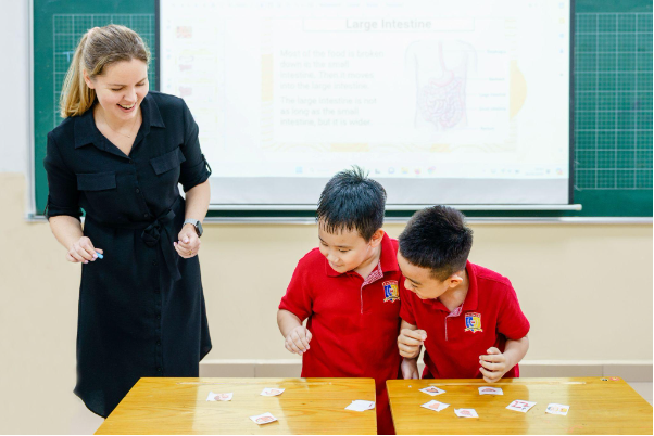 Gặp gỡ Khánh Nhi: Học sinh Royal School lập cú đúp điểm tuyệt đối Cambridge Checkpoint- Ảnh 1.