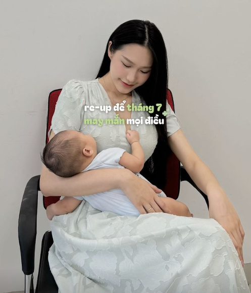 Hé lộ hình ảnh Doãn Hải My được mẹ chồng giúp chăm con, lần đầu "hot mom" trả lời về chuyện trầm cảm sau sinh- Ảnh 3.