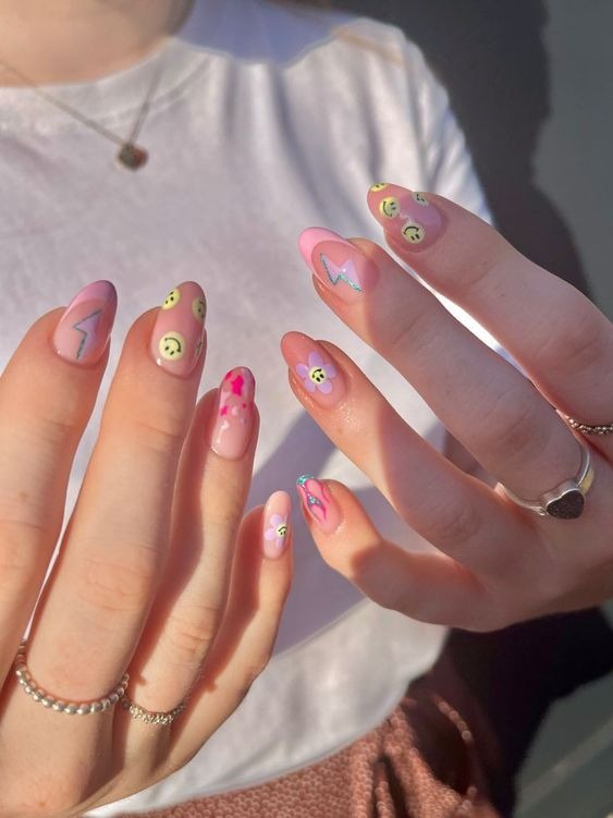 Học viên tiệm nail mắng khách rồi đuổi về vì làm free mà đòi hỏi nhiều, chủ tiệm phán 1 câu bị tất cả đòi tẩy chay- Ảnh 2.