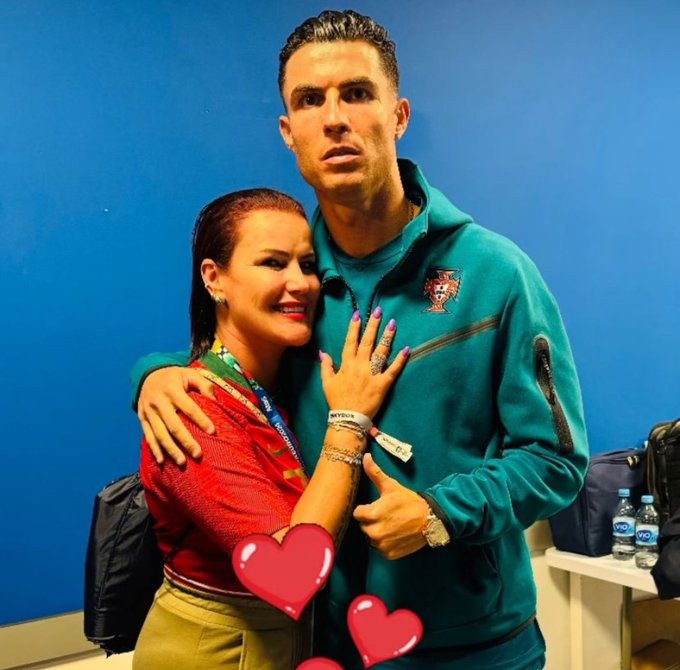 Nụ cười cuối cùng đã trở lại với Ronaldo trong ngày phải cay đắng rời Euro: Khi gia đình là điểm tựa vững chắc nhất- Ảnh 4.