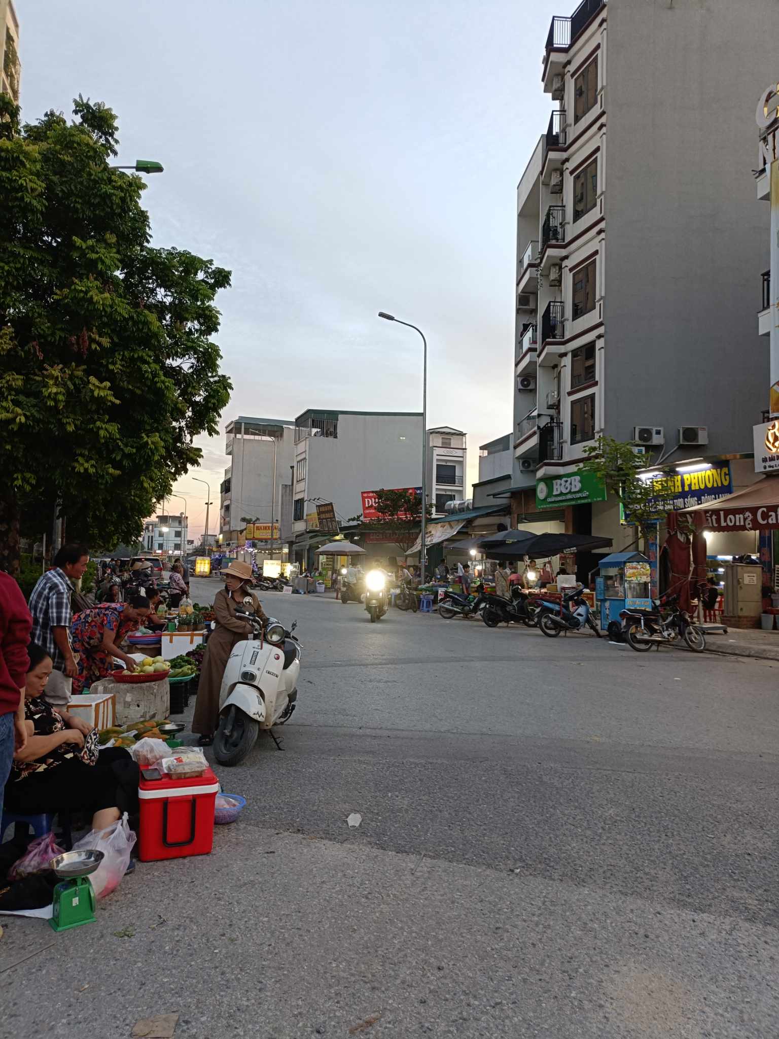 "Phát hiện" khu chợ ngay gần Hà Nội có mức giá rẻ như ở quê- Ảnh 1.