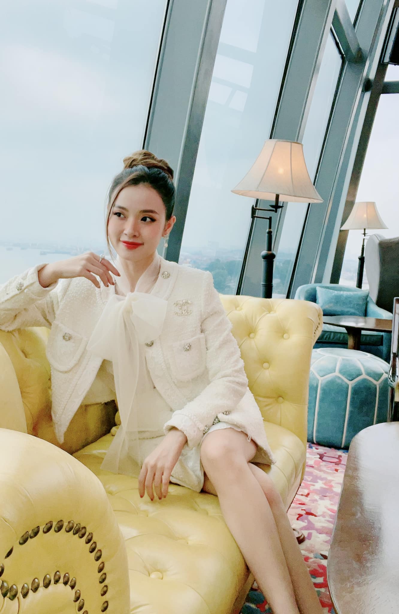 Chồng thiếu gia của Midu cưng vợ ra mặt khi hẹn hò, lần đầu để lộ nhẫn cưới- Ảnh 8. Chồng thiếu gia của Midu cưng vợ ra mặt khi hẹn hò, lần đầu để lộ nhẫn cưới- Ảnh 8.