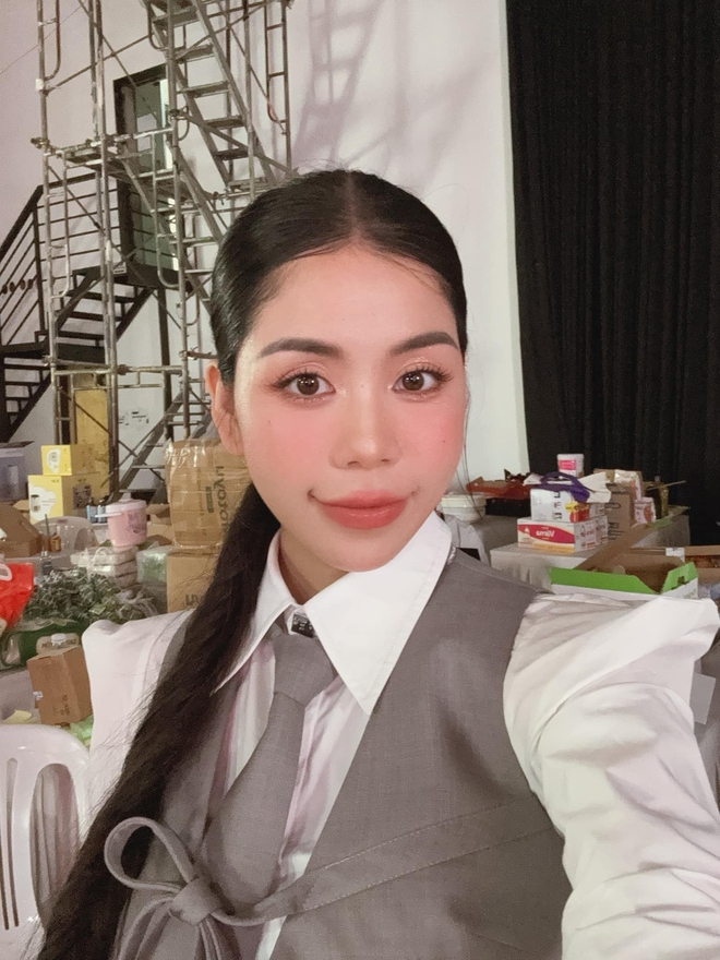 Hằng Du Mục đăng status giữa đ&ecirc;m, tiết lộ h&agrave;nh động g&acirc;y phẫn nộ của chồng- Ảnh 2.