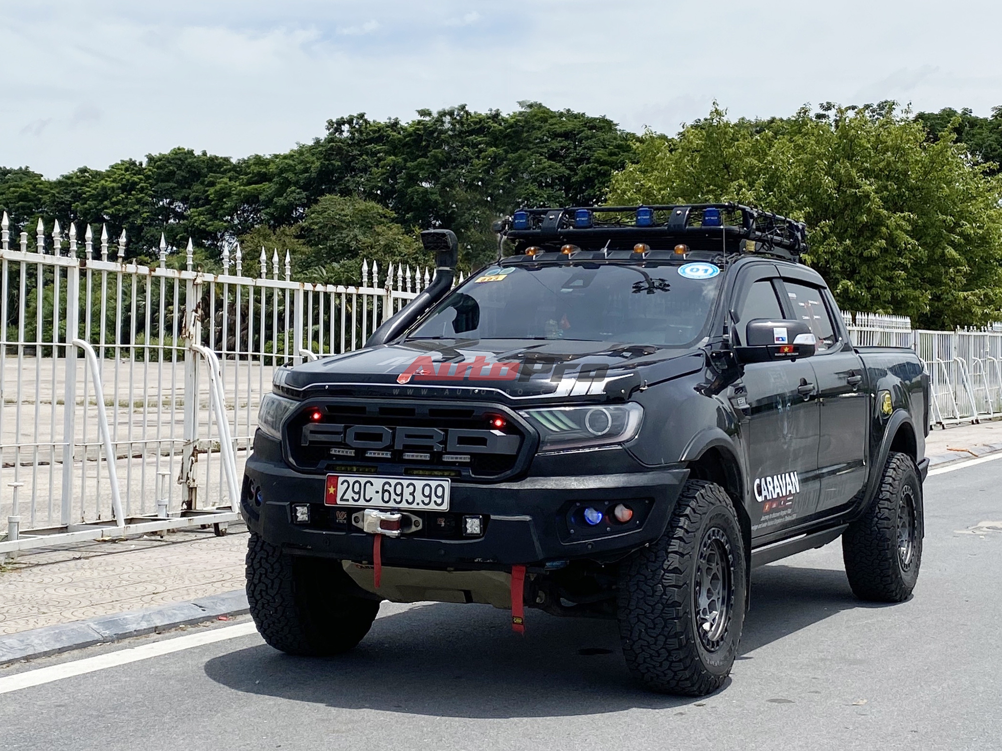 Chủ Ford Ranger chi nửa tỷ độ xe, 6 năm chạy 150.000km, từng xuy&ecirc;n L&agrave;o, Th&aacute;i Lan: &lsquo;Xe bền, chưa c&oacute; l&yacute; do để đổi&rsquo;- Ảnh 1.