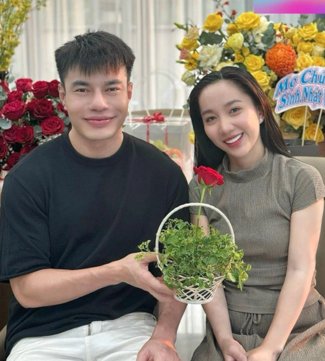 Vợ Lê Dương Bảo Lâm hoảng loạn bỏ chạy vì gặp rắn bò vào nhà- Ảnh 8. Vợ Lê Dương Bảo Lâm hoảng loạn bỏ chạy vì gặp rắn bò vào nhà- Ảnh 8.