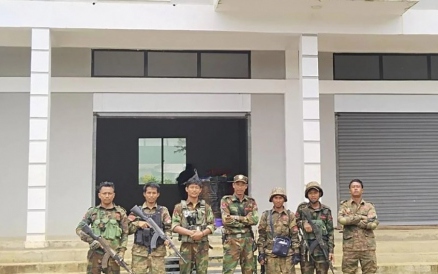 Nội chiến Myanmar kéo dài, Trung Quốc căng mình bảo vệ lợi ích: Bắt tay với cả hai phe thì sẽ không mất? - Ảnh 2.