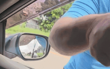 Từ nay tới hết tháng 7, có 3 con giáp được Thần tài trợ giúp, tài lộc lẫn sự nghiệp đều tăng như vũ bão- Ảnh 4. Tài xế nữ lái ô tô quá chậm, người đàn ông nổi giận, thò tay vào xe làm 1 việc khiến tất cả sững sờ