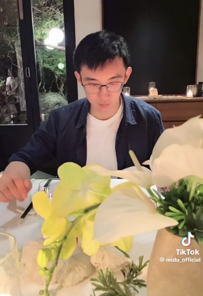 Chồng thiếu gia của Midu cưng vợ ra mặt khi hẹn h&ograve;, lần đầu để lộ nhẫn cưới- Ảnh 5.