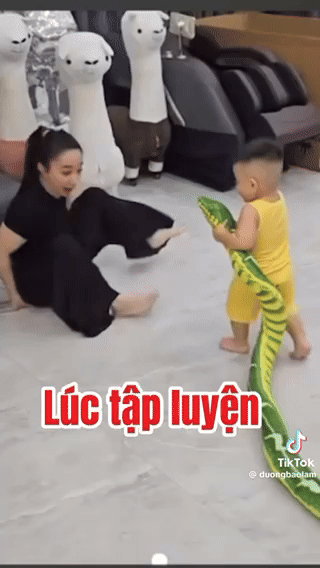 Vợ Lê Dương Bảo Lâm hoảng loạn bỏ chạy vì gặp rắn bò vào nhà- Ảnh 2. Vợ Lê Dương Bảo Lâm hoảng loạn bỏ chạy vì gặp rắn bò vào nhà- Ảnh 2.