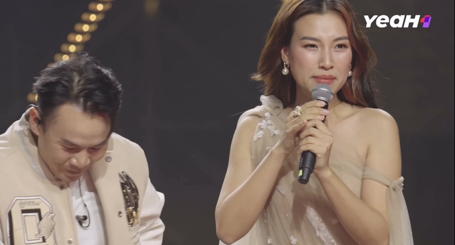 MC Hoàng Oanh bị chê quá ồn ào, khó hiểu nhất là màn ôm lấy ôm để Binz trên sân khấu- Ảnh 5.