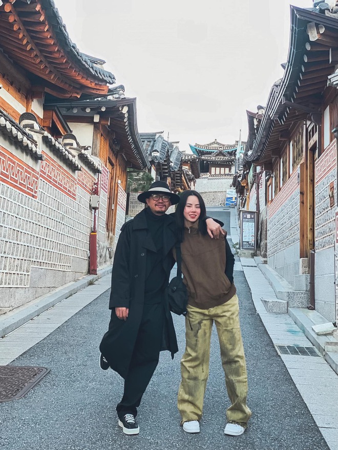 Chuyện tình của “anh tài” Hà Lê: Thầy tán đổ học trò kém 13 tuổi, giờ nộp 90% lương cho vợ- Ảnh 4. Chuyện tình của “anh tài” Hà Lê: Thầy tán đổ học trò kém 13 tuổi, giờ nộp 90% lương cho vợ- Ảnh 4.