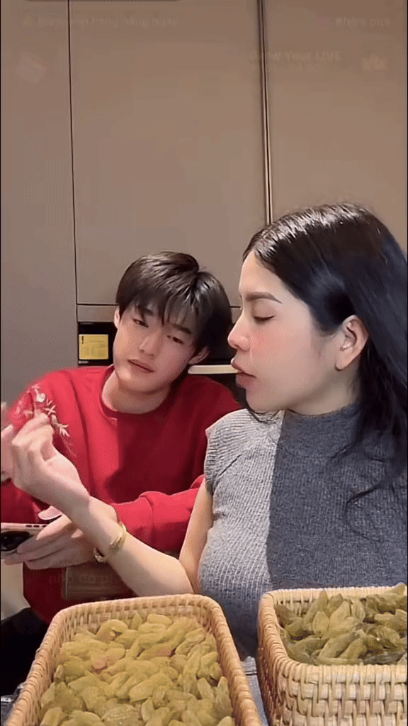 Hằng Du Mục đăng status giữa đ&ecirc;m, tiết lộ h&agrave;nh động g&acirc;y phẫn nộ của chồng- Ảnh 4.